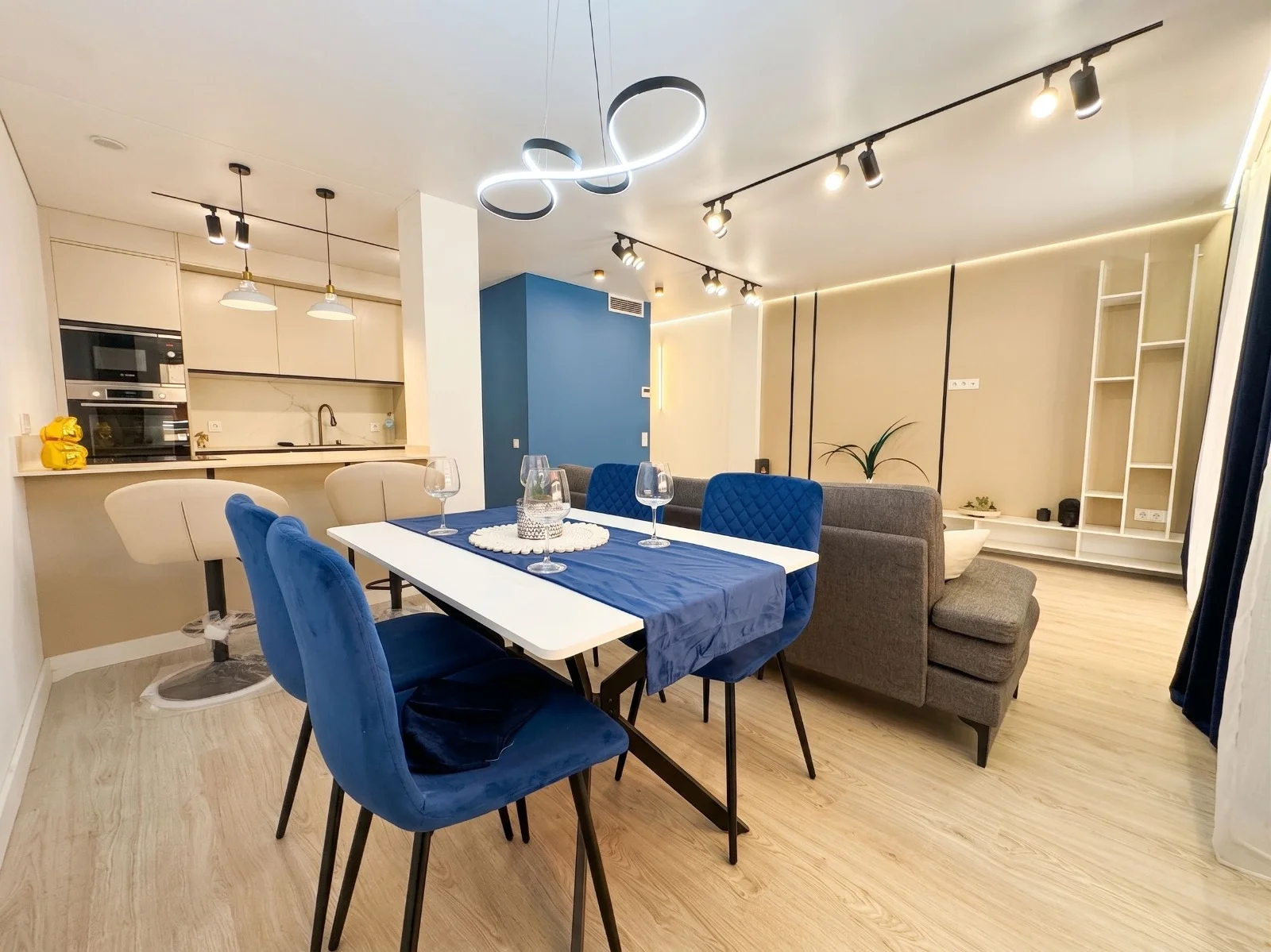 Apartamento a 100 metros de la playa en Torrevieja - Ref. REF-97D931 - alquilerenalicante.com
